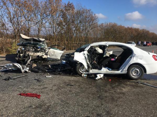 Два человека погибли в тройном ДТП на Ставрополье
